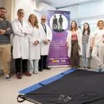 Integrantes del Proyecto PLAIISENS, Plataforma Inteligente Sensorizada para la Evaluación de Alteraciones Posturales y Discapacidad Motriz. (I a D) Sergio Martín Alvarez, técnico de proyectos del cluter SIVI; Hugo Gonzalo, gestor de proyectos de IESCYL y responsable de laboratorios del HCUV; Leticia Sierra Martínez Coordinadora de investigación Atencion Primaria Área Este; Rafael Sánchez , gerente de Atención Primaria de Valladolid Este; Teresa Palencia Arcilla pediatra de Centro de salud de Barrio España; Angela Mate Real, médico residente de pediatría y Nuria Bueno Massa, enfermera