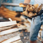 Por qué necesitas poner bicarbonato en la madera de tu barbacoa: para qué sirve y cuáles son sus beneficios