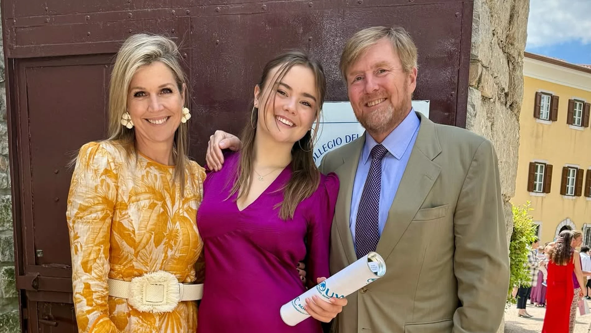 Los Reyes de Holanda en la graduación de Bachillerato de su hija Ariane.