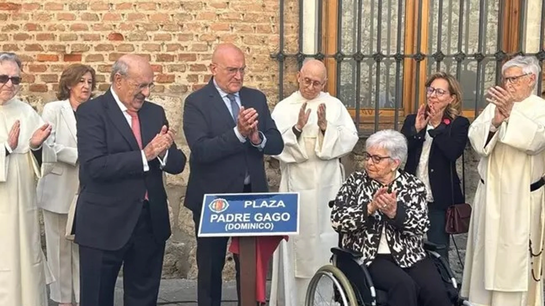 Jesús Julio Carnero, alcalde de Valladolid, inaugura la Plaza Padre Gago