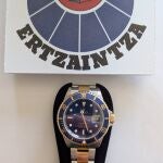 La Ertzaintza devuelve a su dueño un reloj de alta gama robado hace dos años y que ha sido recuperado en Helsinki