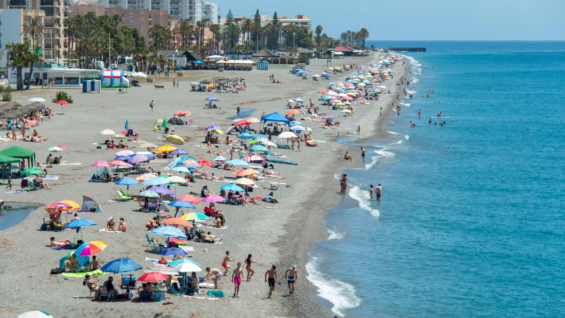 Playa de Salobreña, en Granada, este sábado