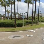 Rotonda de entrada a la urbanización La Alcaidesa en San Roque