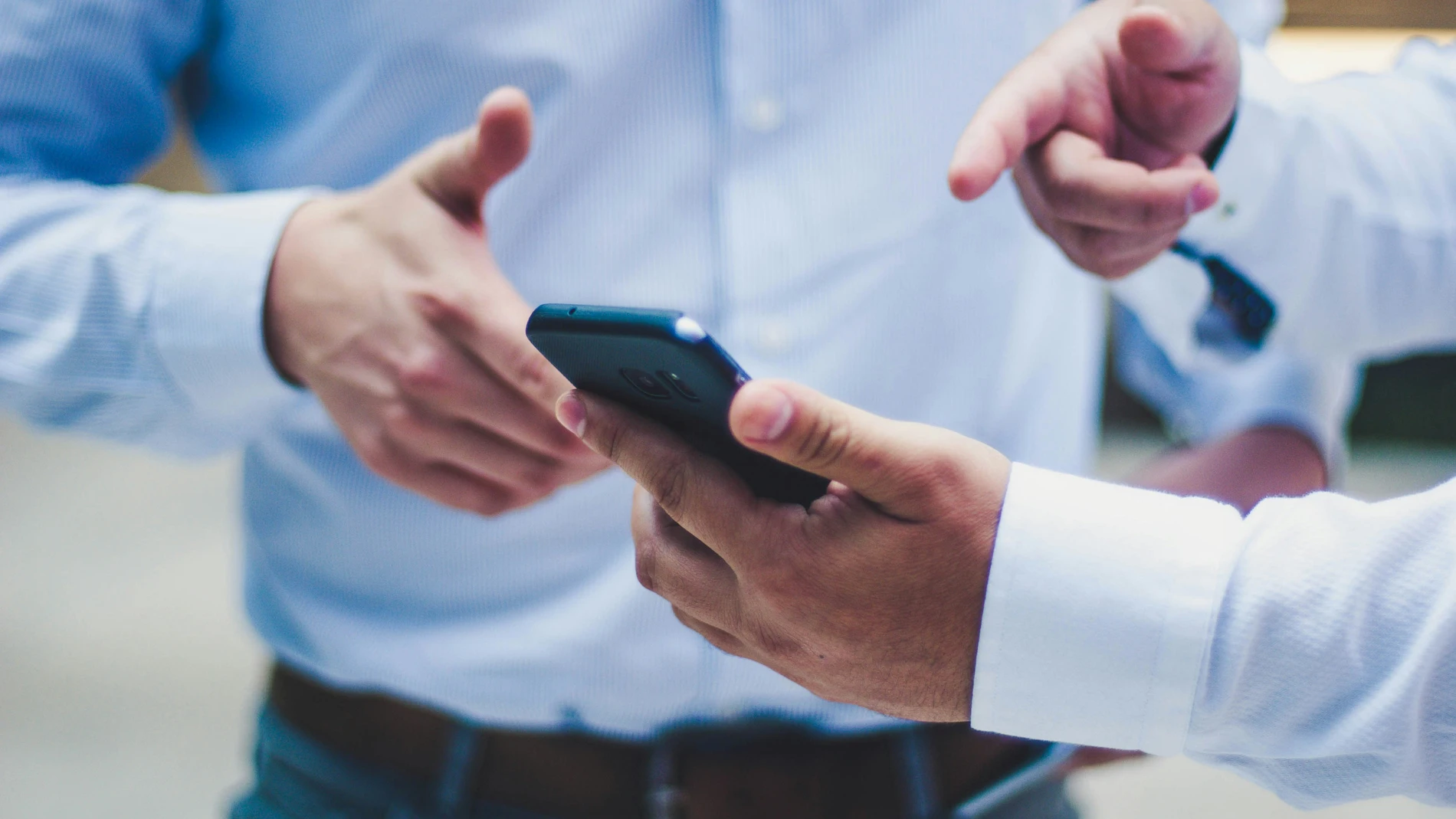 Así puedes usar WhatsApp como si fuera un walkie-talkie (y hablar en grupo sin hacer llamadas)