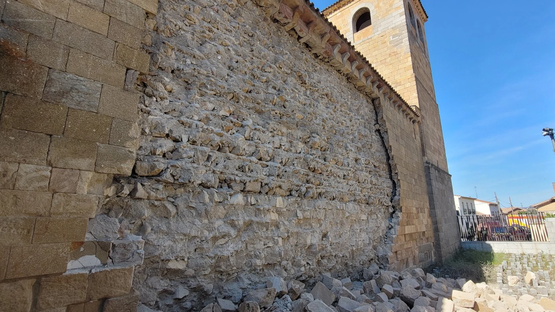 Las humedades provocan el derrumbe del paño norte de la iglesia de San Andrés de Ávila