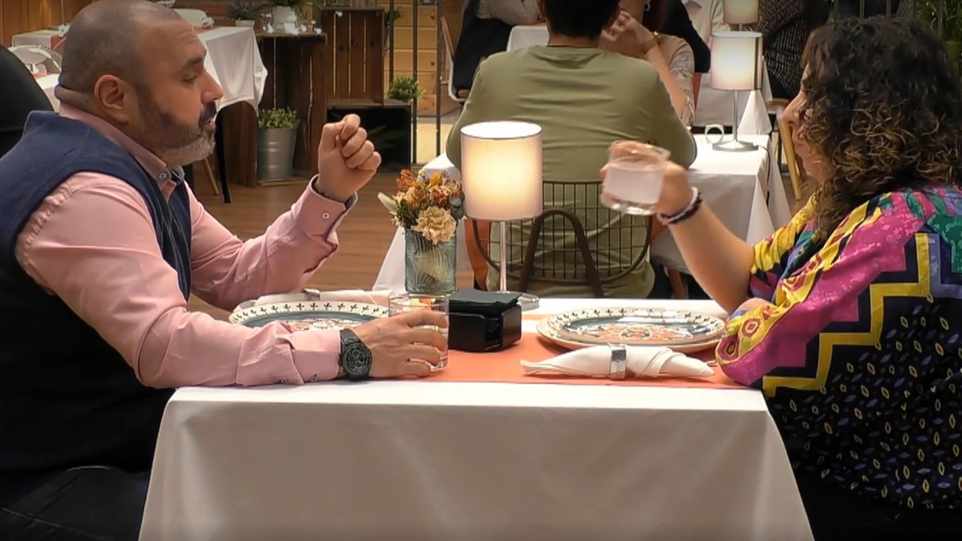 Una soltera, sobre la profesión de su cita, en 'First Dates': "Cortarrollos"