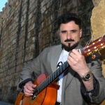 Riki Rivera posa para LA RAZÓN en el Alcázar de Sevilla