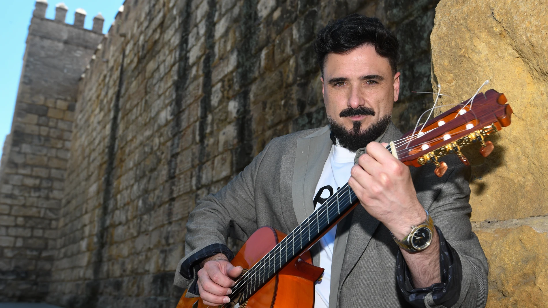 Riki Rivera posa para LA RAZÓN en el Alcázar de Sevilla