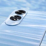 En la parte trasera del OPPO A60 hay una cámara principal de 50 megapíxeles