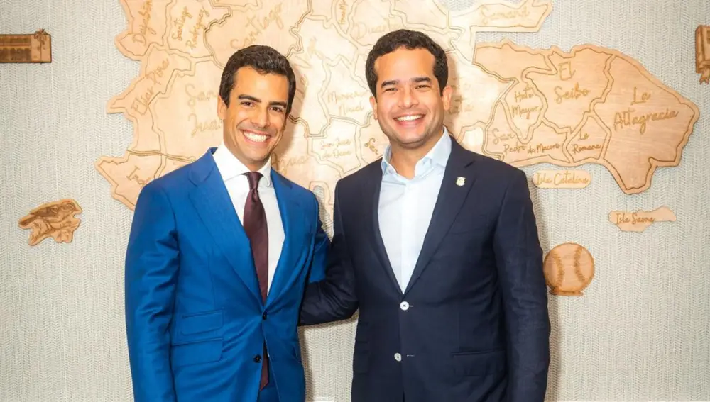 Omar Fernández (derecha), hijo de Leonel Fernández, ex presidente de la República Dominicana y actual senador, junto a Juan Gonzalo Ospina (izquierda)