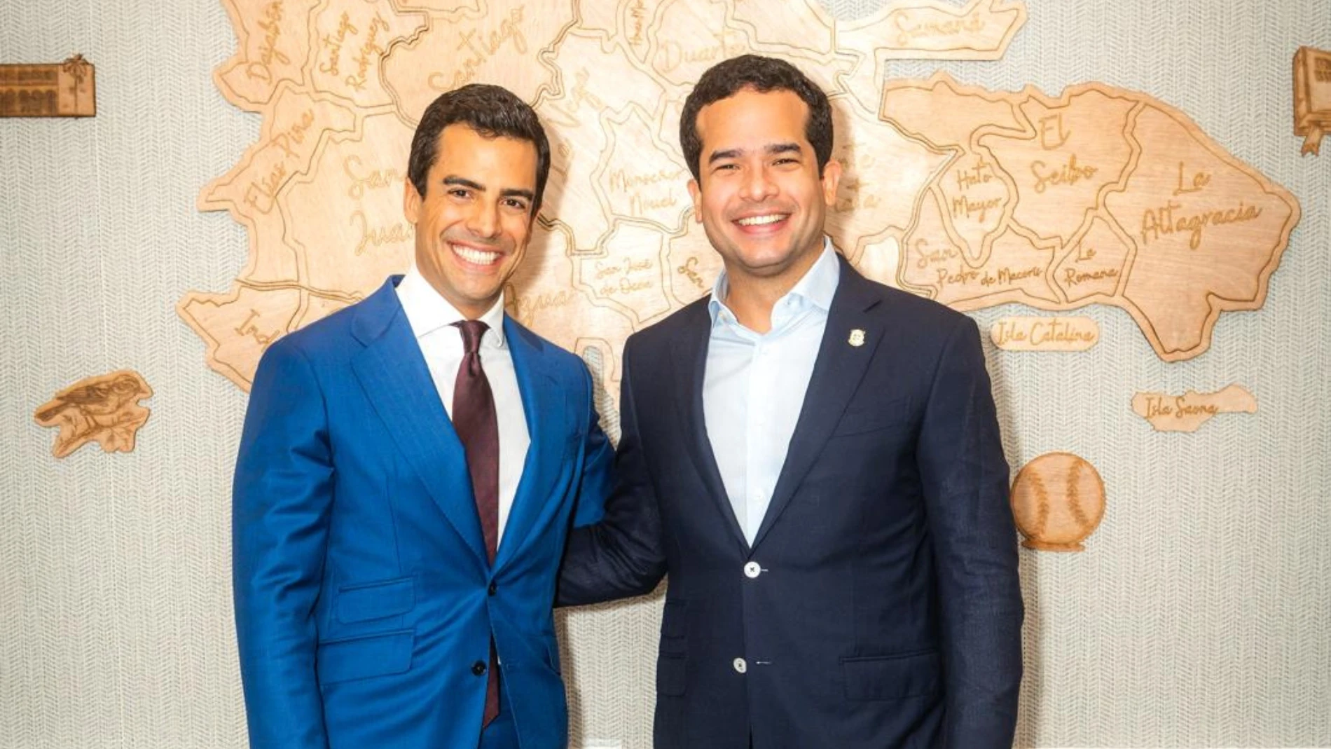 Omar Fernández (derecha), hijo de Leonel Fernández, ex presidente de la República Dominicana y actual senador, junto a Juan Gonzalo Ospina (izquierda)