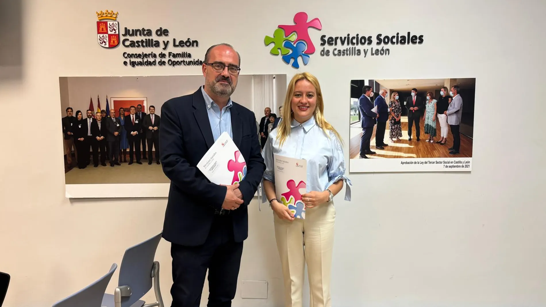 El alcalde de Ponferrada, Marco Morala, y la concejal de Bienestar Social y Familia, Alexandra Rivas