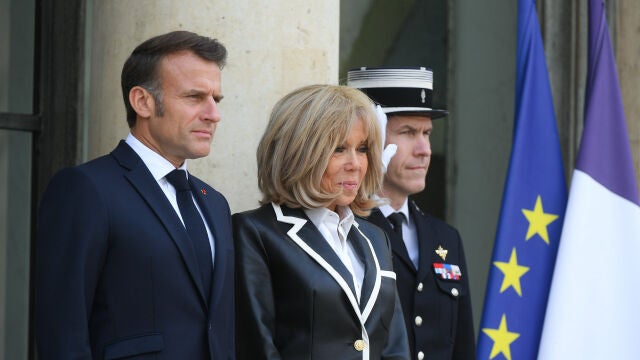 Emmanuel y Brigitte Macron en París