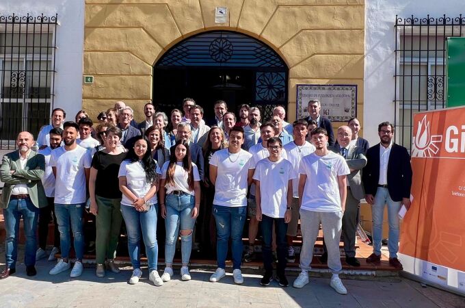 Jóvenes de la comunidad gitana inician una formación en el sector de climatización y refrigeración en Lucena para acceder al mercado laboral