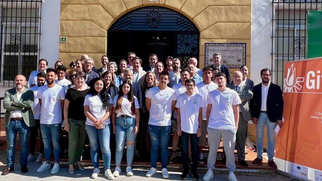 Jóvenes de la comunidad gitana inician una formación en el sector de climatización y refrigeración en Lucena para acceder al mercado laboral