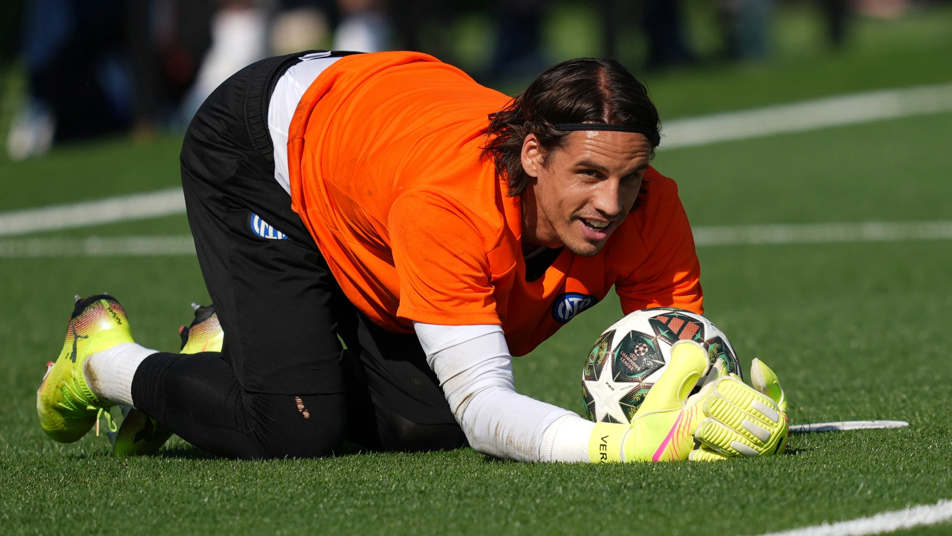 Inter Milan's goalkeeper Yann Sommer stops the ball during a training session of the Champions League Media Day in view of the Saturday's Champions League final against PSG, at the Inter Milan training center, in Appiano Gentile, Italy, Monday, May. 26, 2025. (AP Photo/Antonio Calanni)