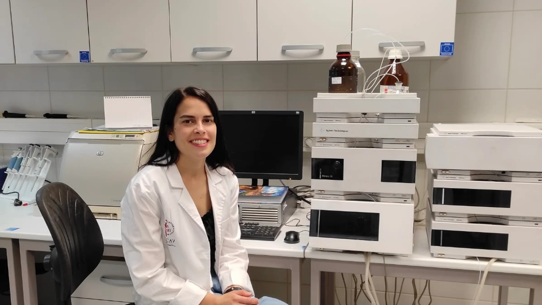 Ángela García Solaesa, doctora en Ciencia y Biotecnología Alimentaria, en el laboratorio