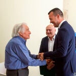 Vicent Mompó y Paco Teruel junto a Joaquín Achúcarro