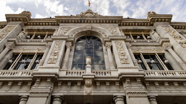 Economía.- Banco de España estudia la posibilidad de limitar las condiciones de los préstamos si se materializan riesgos