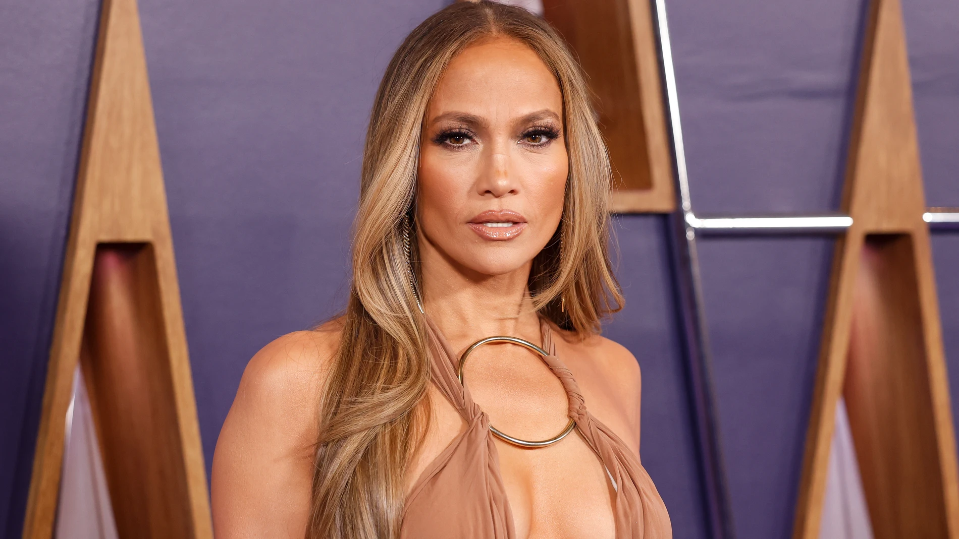 Las Vegas (United States), 27/05/2025.- Jennifer Lopez poses in the press room during the 2025 American Music Awards at Fontainebleau Las Vegas in Las Vegas, Nevada, USA, 26 May 2025. The American Music Awards recognizes the year's top music achievements as determined by fan voting. EFE/EPA/CAROLINE BREHMAN