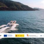 Uno de los barcos de las rutas de la Red CCF surcando el mar Cantábrico