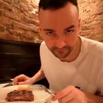 ElXokas prueba por primera vez la carne argentina después de haberla criticado durante años: "Me han callado la boca"