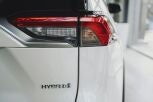 ¿Cuánto duran las baterías de los coches híbridos? Los fabricantes responden