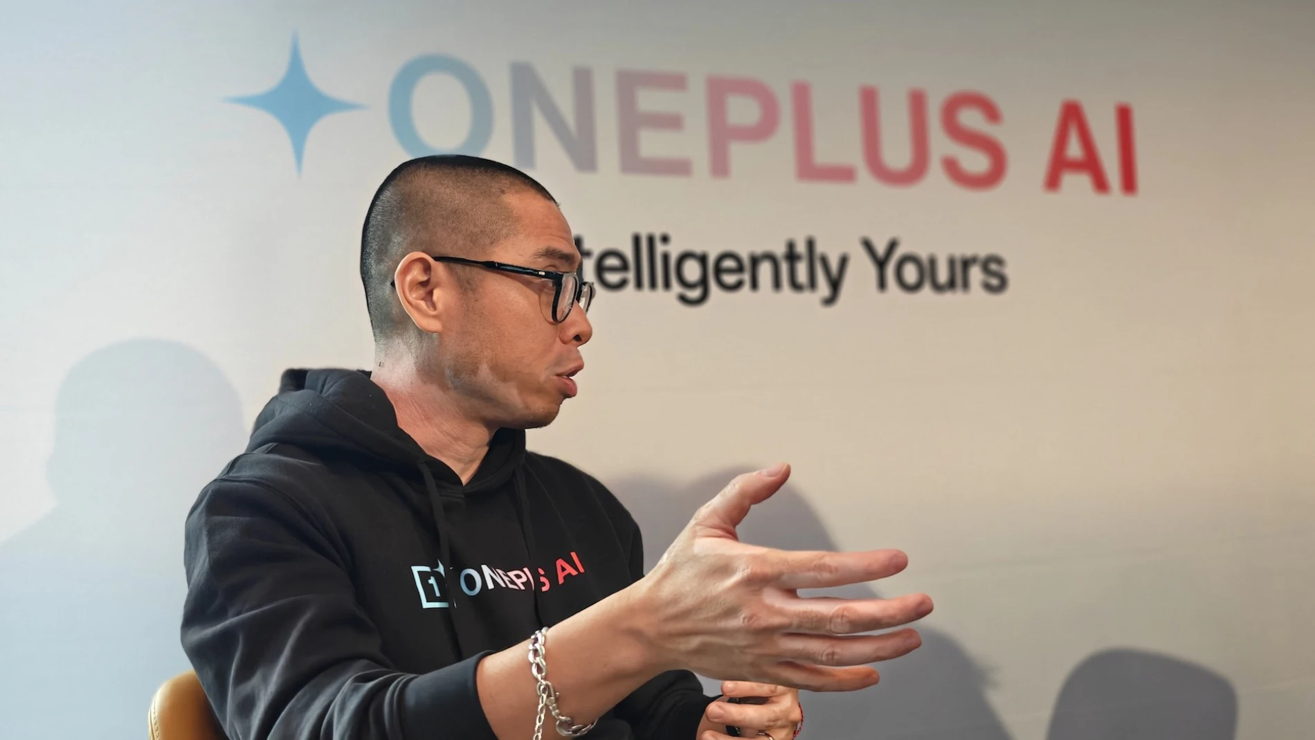 Arthur Lam, director de OxygenOS y Estrategia de IA en OnePlus, durante nuestra entrevista