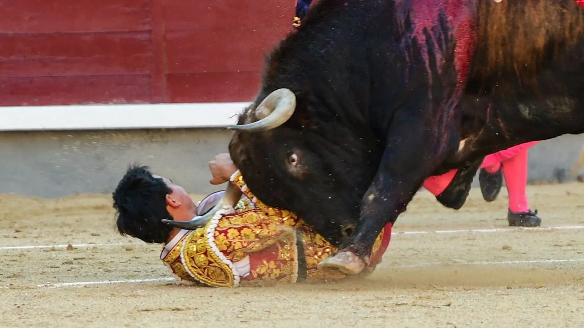 Juan de Castilla, cogido por el tercero de Dolores Aguirre