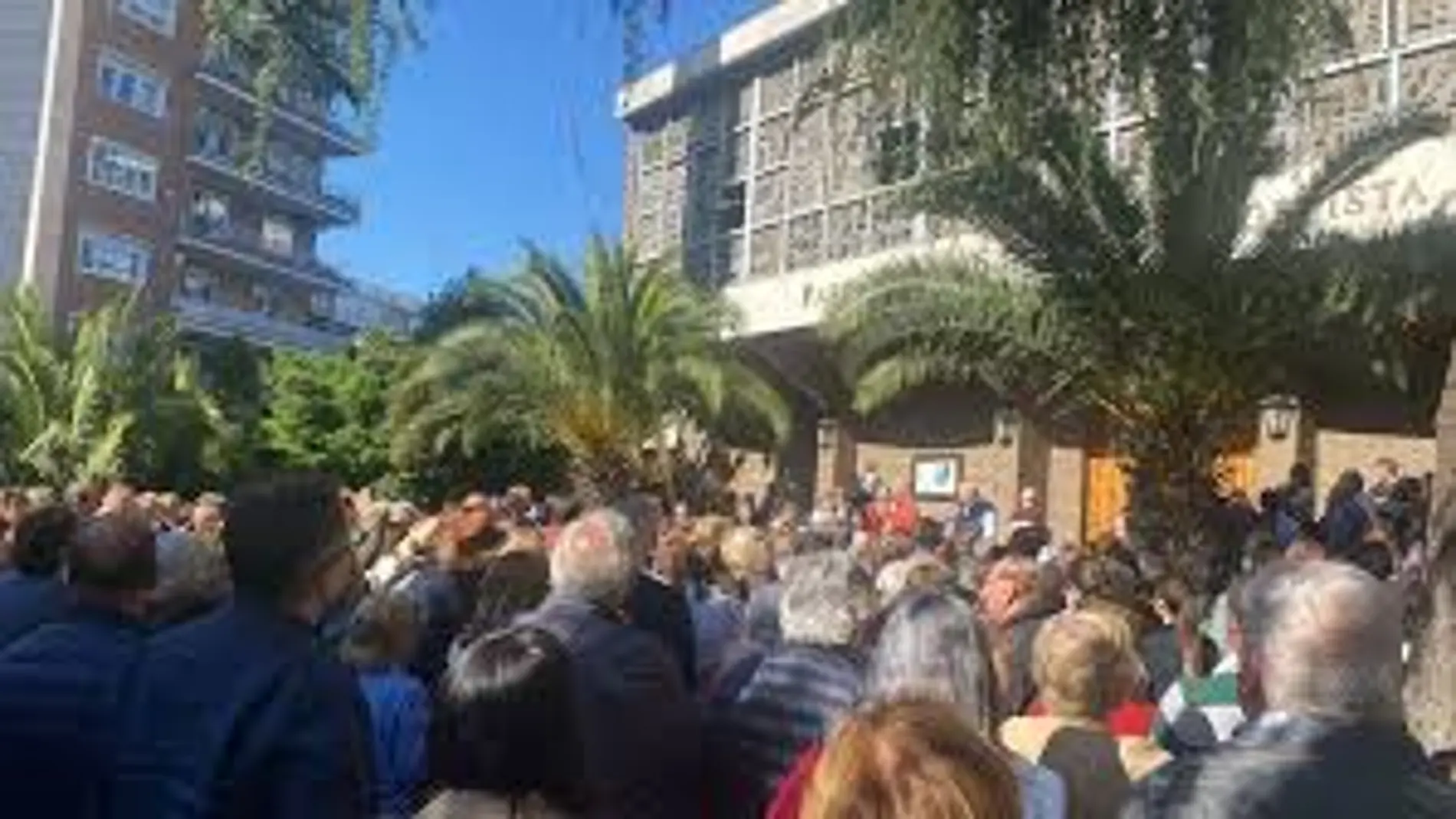 Protesta ciudadana en el Parque de las Avenidas de Madrid contra un albergue para inmigrantes