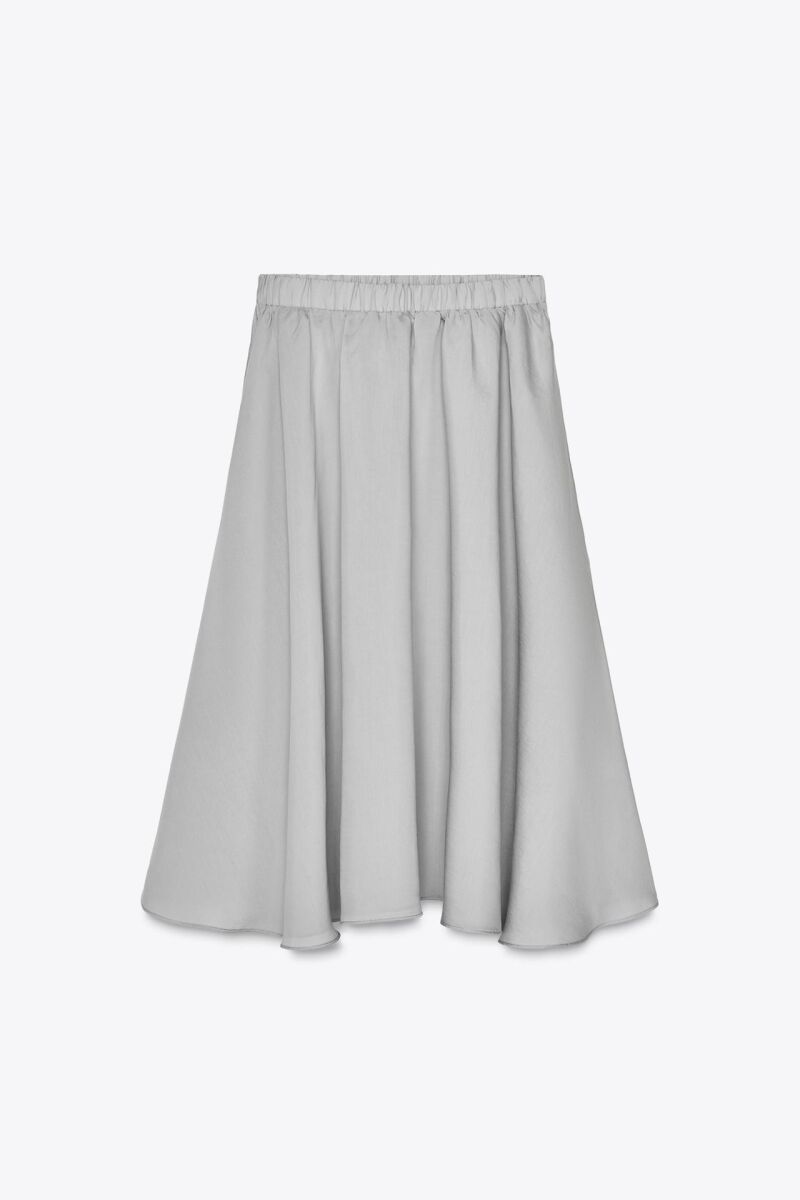 Falda midi fluida volumen.
