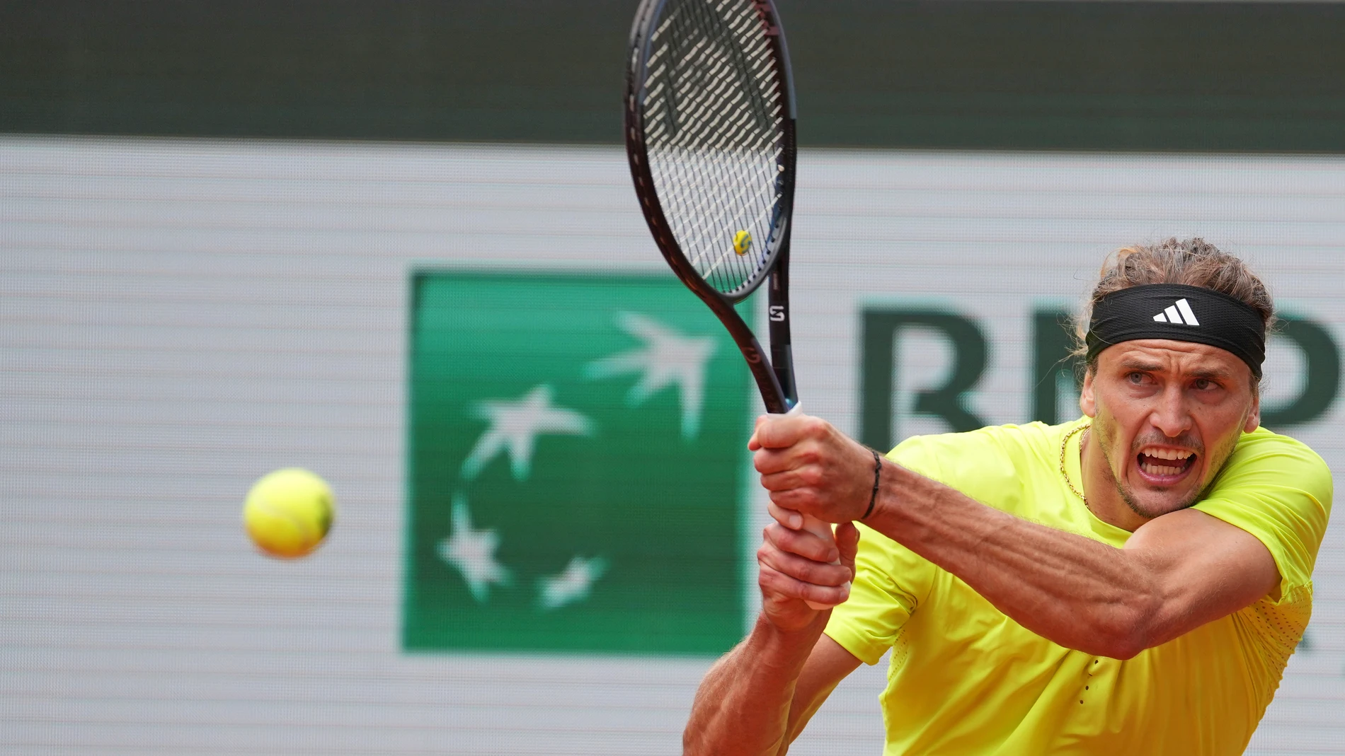 Germany's Alexander Zverev returns the ball to United States' Learner Tien during their first round match of the French Tennis Open, at the Roland-Garros stadium, in Paris, Tuesday, May 27, 2025. (AP Photo/Aurelien Morissard)
