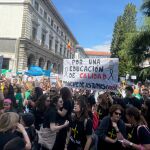 Miles de docentes pide la dimisión de la consejera de Educación asturiana en la primera jornada de huelga