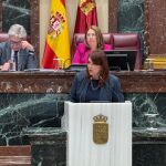 La Asamblea aprueba aplicar la carrera profesional completa a profesores y funcionarios de la Administración