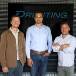 El consejero delegado de Drive Me, David Jané (centro), junto a los nuevos asesores, Jaume Betrian (izquierda) y Julio Ribes (derecha)