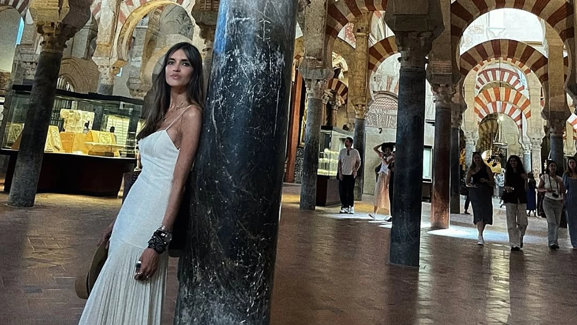 Sara Carbonero con vestido de firma francesa.