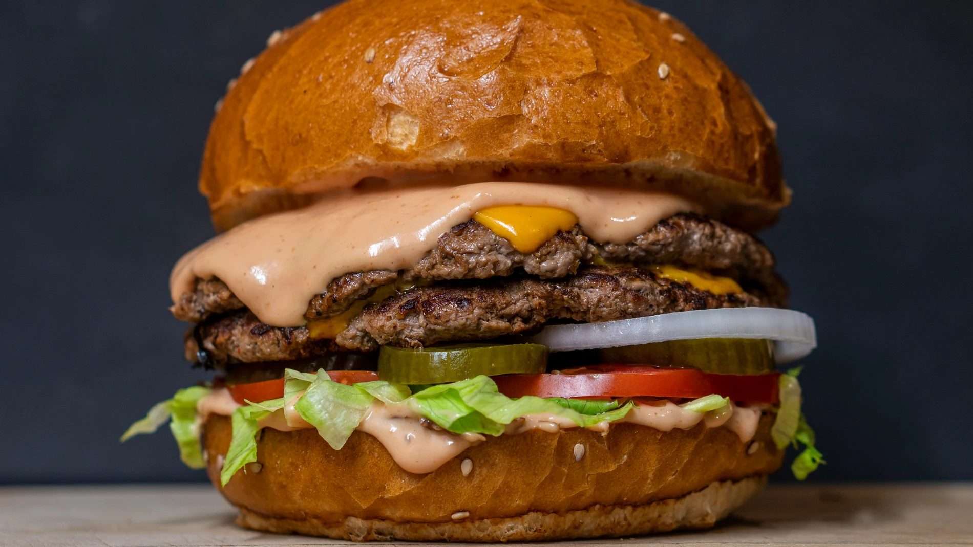 Uber Eats revela lo que más piden los españoles para cenar cuando tienen un mal día