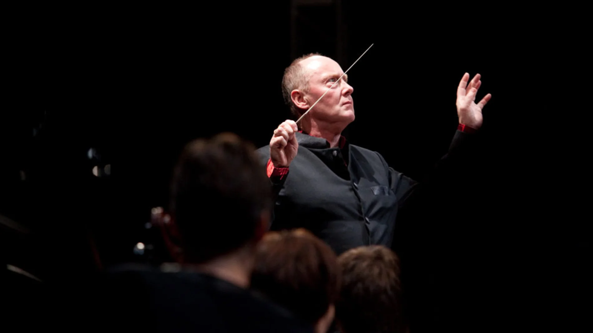 Paul McCreesh dirigiendo