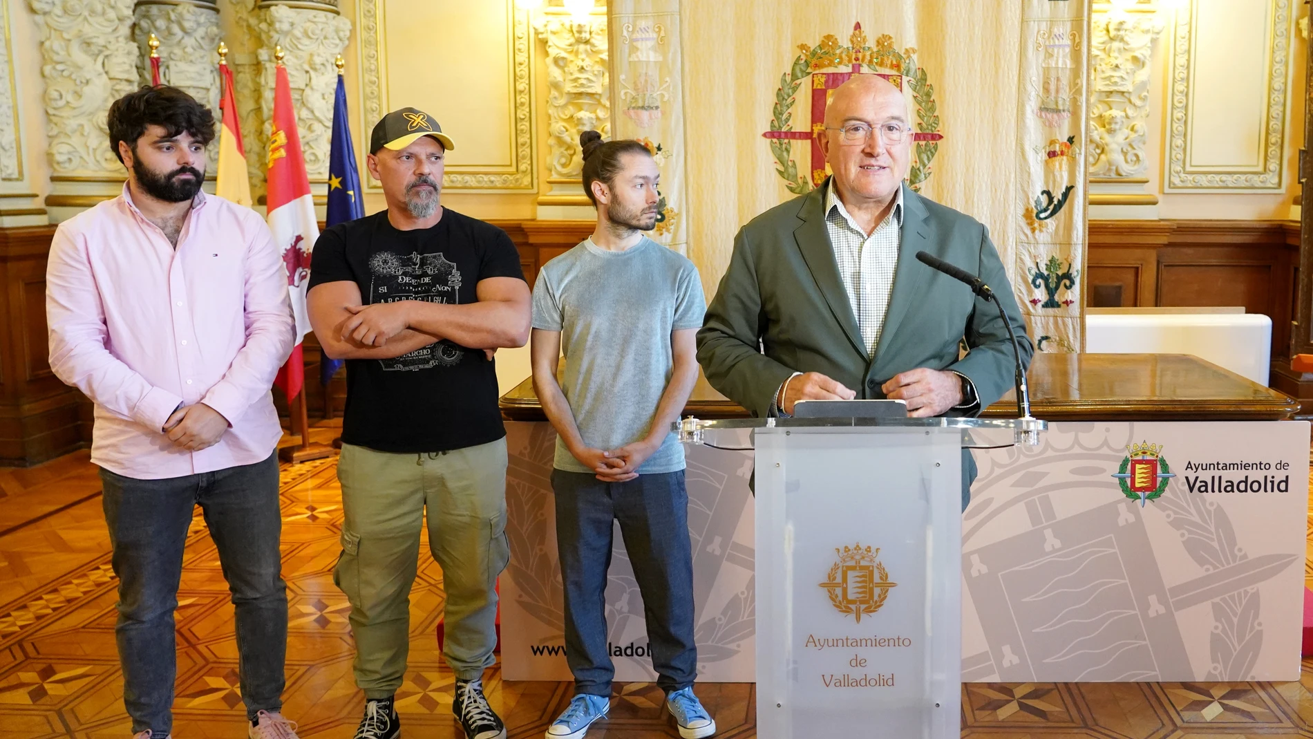Jesús Julio Carnero durante la presentación del certamen