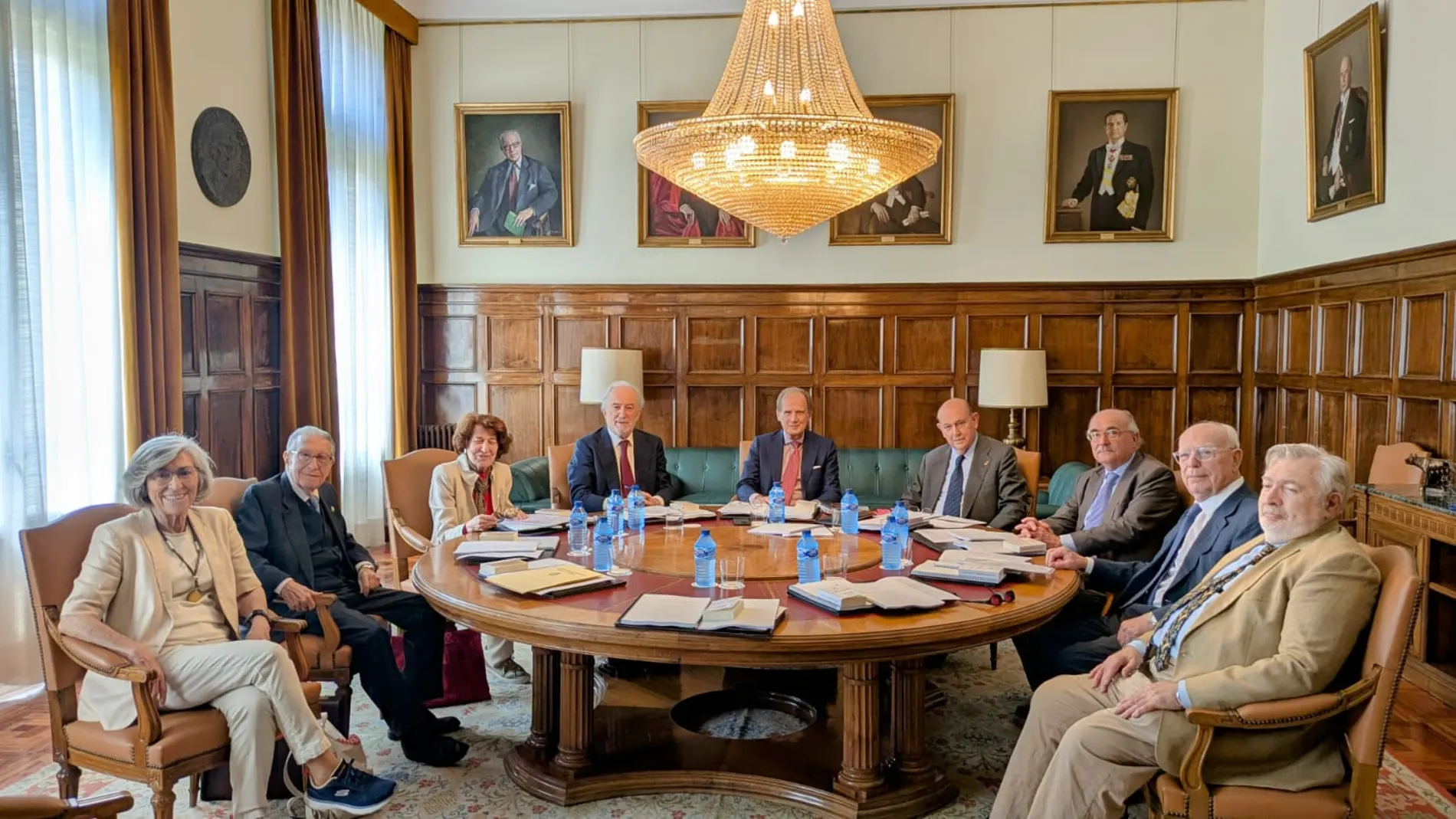 Luis Cazorla toma posesión como presidente del Instituto de España