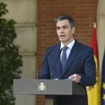 El presidente del Gobierno Pedro Sánchez durante una declaración institucional en el Palacio de la Moncloa, en Madrid este martes, sobre el reciente reconocimiento de Palestina por España. 