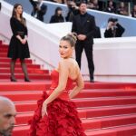 Mireia Lalaguna desfila en la alfombra roja del Festival de Cannes 2024
