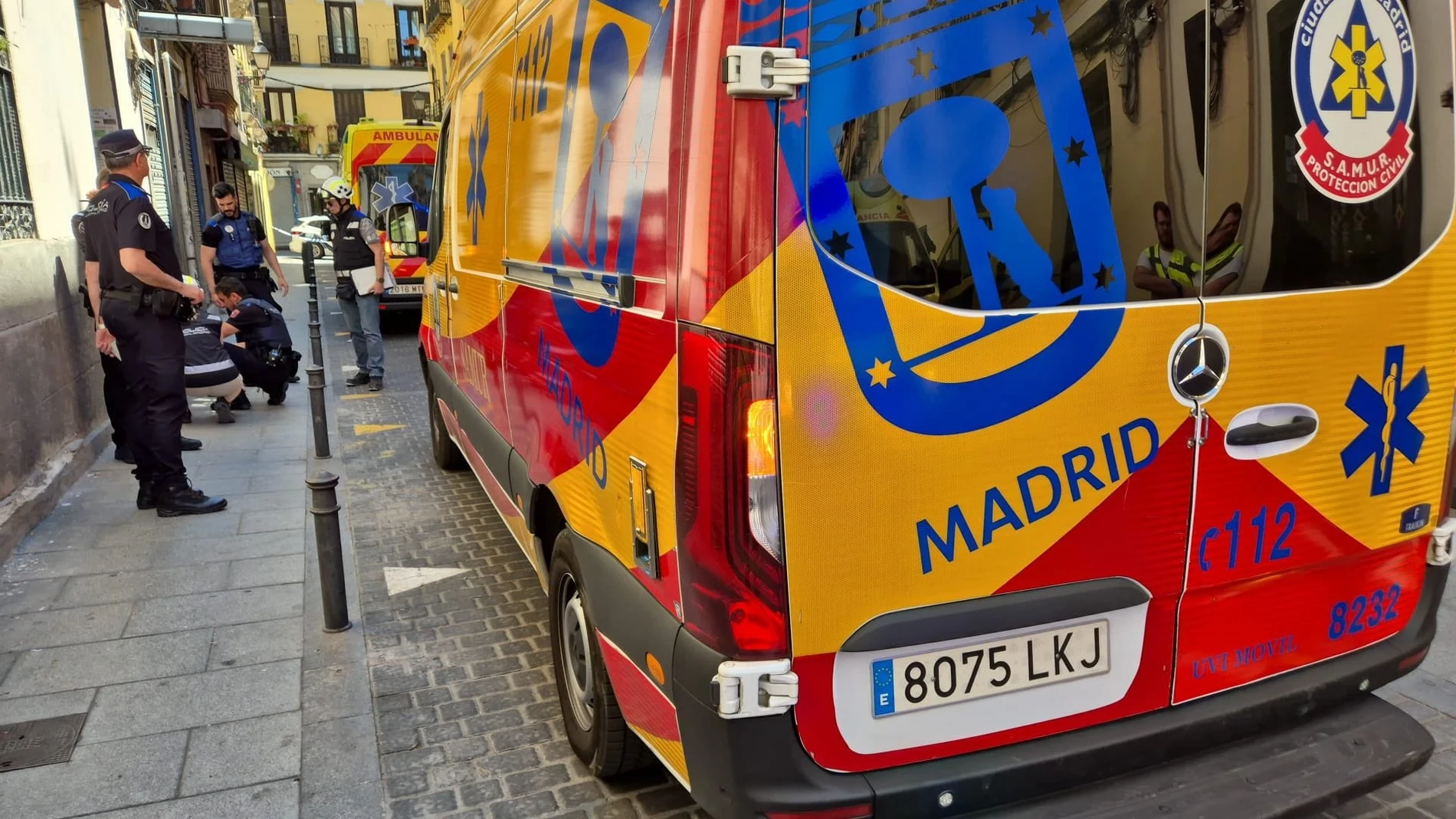 Una ambulancia del Samur-Protección Civil en una calle de MadridREMITIDA / HANDOUT por EMERGENCIAS MADRIDFotografía remitida a medios de comunicación exclusivamente para ilustrar la noticia a la que hace referencia la imagen, y citando la procedencia de la imagen en la firma28/05/2025