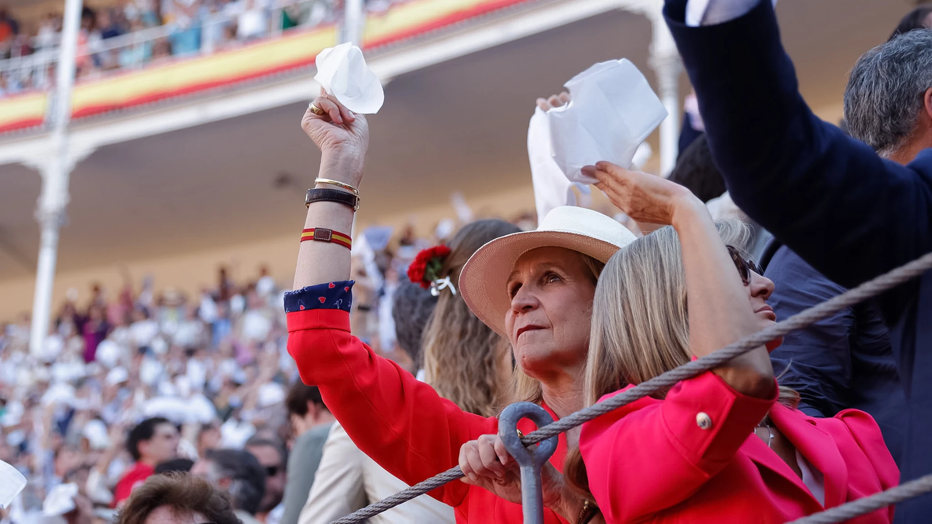 La Infanta Elena al inicio de la corrida de la prensa de la Feria de San Isidro, este miércoles en la Plaza de Toros de Las Ventas, en Madrid