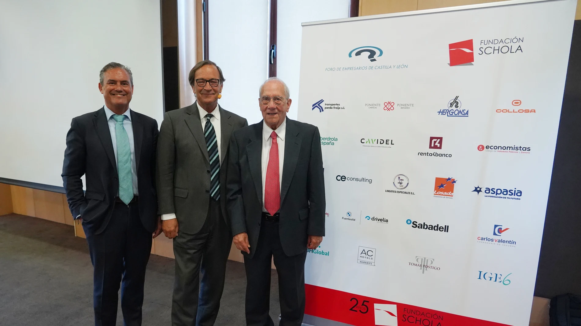 Luis Ortiz, Eduardo Martínez y Ramón Mateo en el foro
