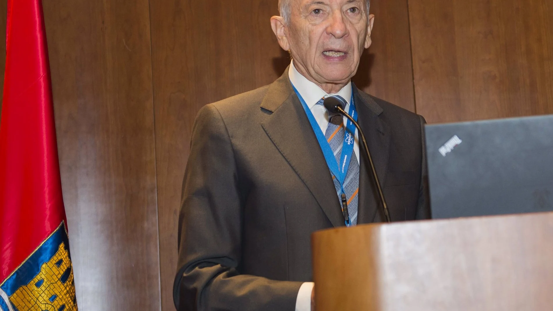 Luis Oro recibe la Medalla Echegaray: "Me siento abrumado por la relevancia de científicos que me han precedido"