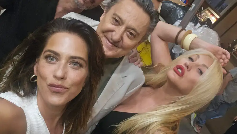 Christina Rapado junto a Mariano Peña y María León