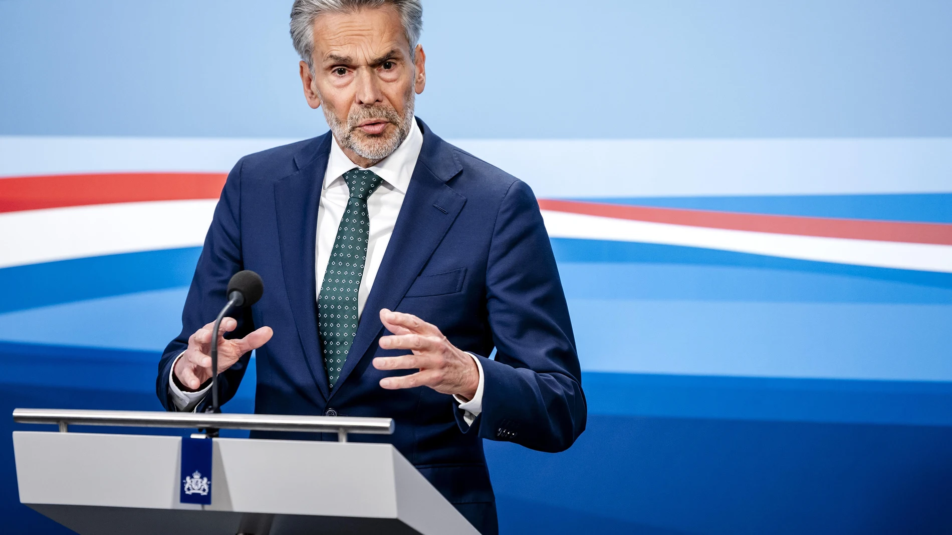 Den Haag (Netherlands), 28/05/2025.- Dutch Prime Minister Dick Schoof speaks to the press after the Council of Ministers in The Hague, The Netherlands, 28 May 2025. (Países Bajos; Holanda, La Haya) EFE/EPA/SEM VAN DER WAL
