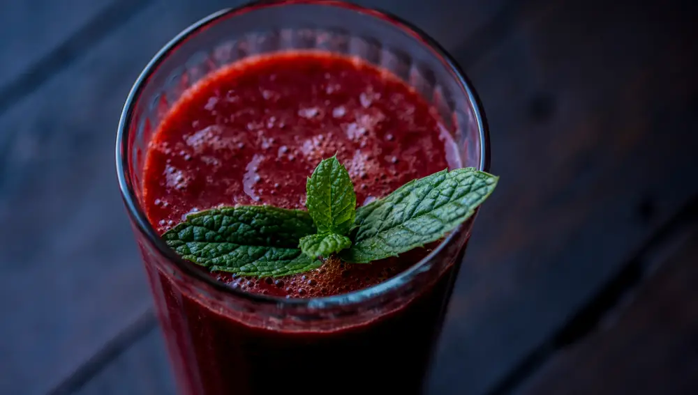 El jugo de remolacha y manzana que ayuda a limpiar la vesícula si lo tomas en la cena