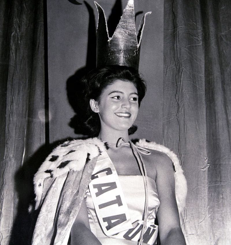 Tita Cervera es coronada Miss España 1961